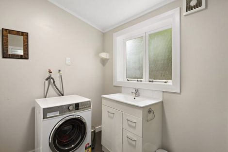 Photo of property in 2 Linwood Way, Island Bay, Wellington, 6023