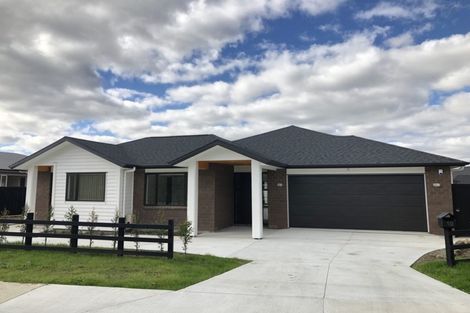 Photo of property in 19 Grove Way, Riverhead, 0820