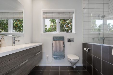 Photo of property in 462 Devonport Road, Tauranga South, Tauranga, 3112