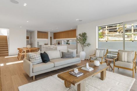 Photo of property in 2/1 The Brae, Mount Pleasant, Christchurch, 8081