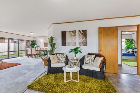 Photo of property in 28 Edgewater Parade, Waiuku, 2123