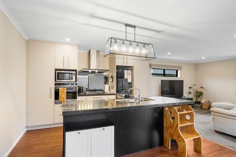 Photo of property in 16 Buddle Road, Wallaceville, Upper Hutt, 5018