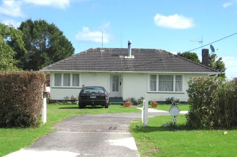 Photo of property in 43 Neil Avenue, Te Atatu Peninsula, Auckland, 0610