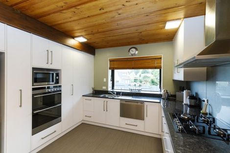 Photo of property in 11 Hillgrove Place, Fitzherbert, Palmerston North, 4410