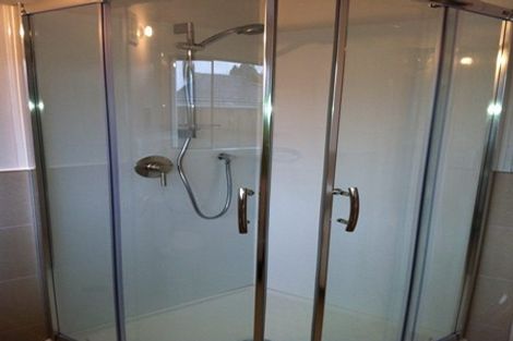 Photo of property in 21 Ludlow Terrace, Totara Vale, Auckland, 0627