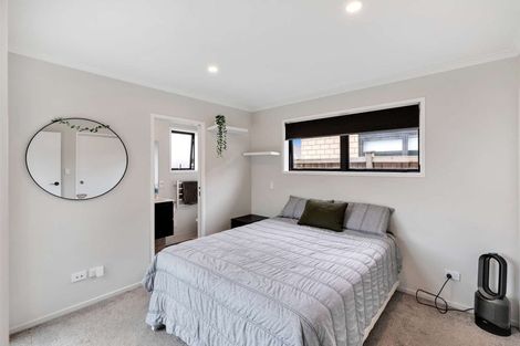 Photo of property in 12 Farmland Road, Papakura, 2110