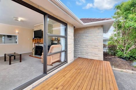 Photo of property in 1/16 Peach Road, Glenfield, Auckland, 0629