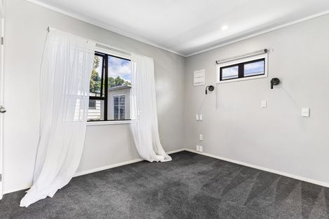 Photo of property in 2/20 Helena Street, Massey, Auckland, 0614