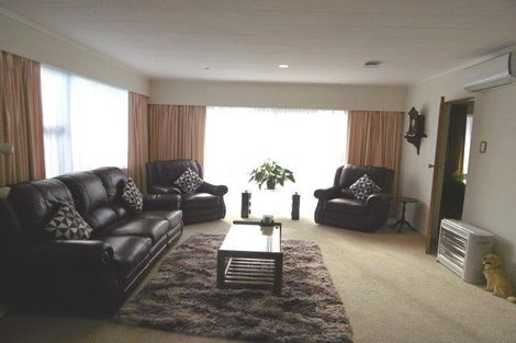 Photo of property in 28 Annan Grove, Papakowhai, Porirua, 5024