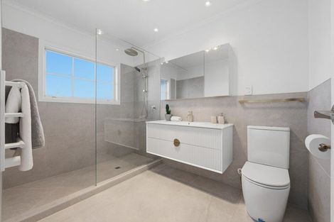 Photo of property in 355 East Coast Road, Mairangi Bay, Auckland, 0630