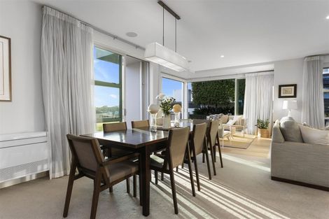 Photo of property in 8/258 Hurstmere Road, Takapuna, Auckland, 0622