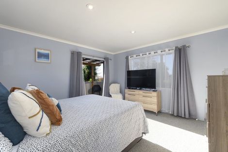 Photo of property in 1 Lysaght Place, Welcome Bay, Tauranga, 3112