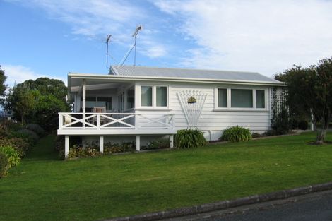 Photo of property in 42 Cumberland Street, Leigh, 0985