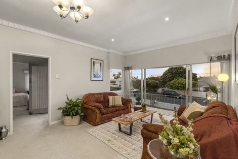 Photo of property in 19 Merani Street, Narrow Neck, Auckland, 0622