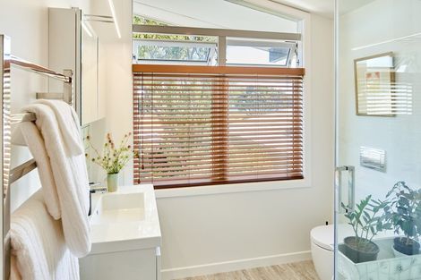 Photo of property in 25 Marine Parade, Eastbourne, Lower Hutt, 5013