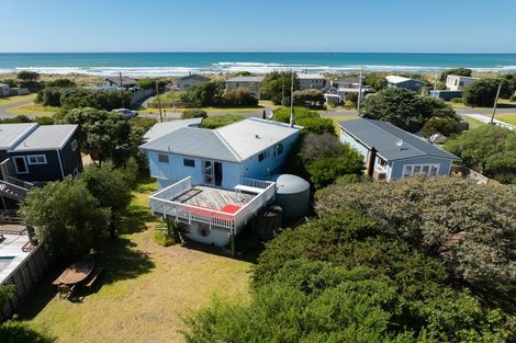 Photo of property in 48 Blue Pacific Parade, Riversdale Beach, Masterton, 5872
