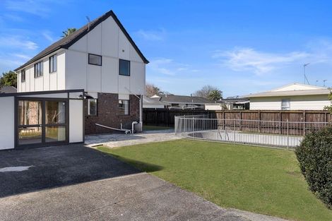 Photo of property in 1/13 Challen Close, Conifer Grove, Takanini, 2112