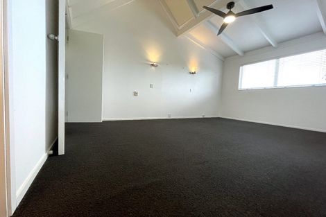 Photo of property in 15 Dalwhinnie Parade, Highland Park, Auckland, 2010