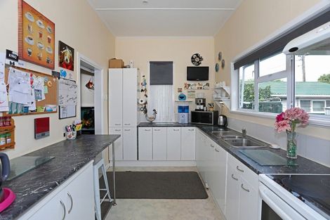 Photo of property in 16 Lyon Street, Marton, 4710