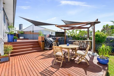 Photo of property in 1/19 Tramway Road, Beach Haven, Auckland, 0626