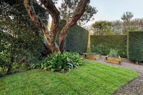 Photo of property in 33a Stanley Point Road, Stanley Point, Auckland, 0624