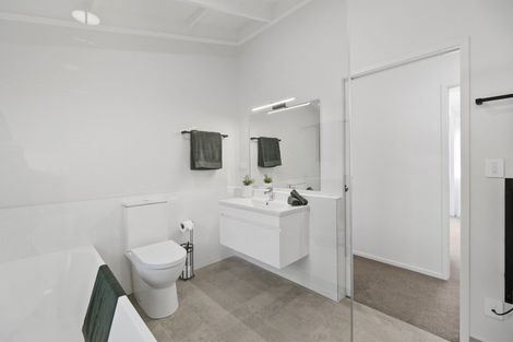 Photo of property in 96 Eliot Street, New Plymouth, 4310