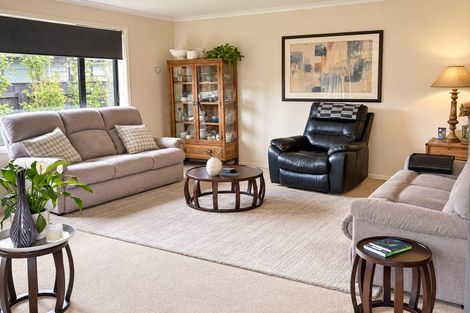 Photo of property in 2 Angus Place, Carterton, 5713