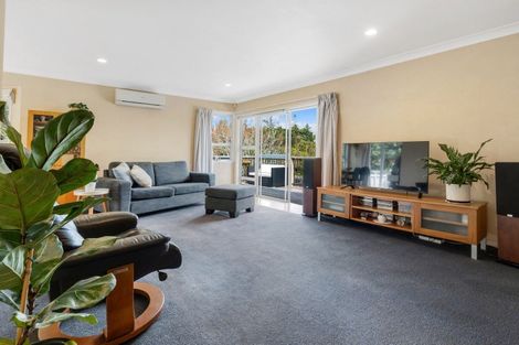 Photo of property in 15 Robbies Road, Shelly Park, Auckland, 2014