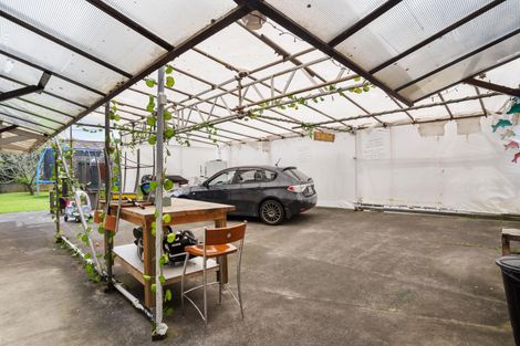 Photo of property in 75 Gossamer Drive, Pakuranga Heights, Auckland, 2010