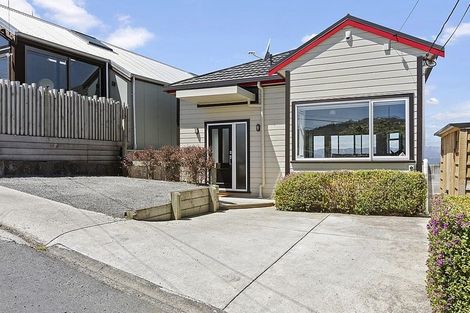 Photo of property in 15 Mills Road, Brooklyn, Wellington, 6021