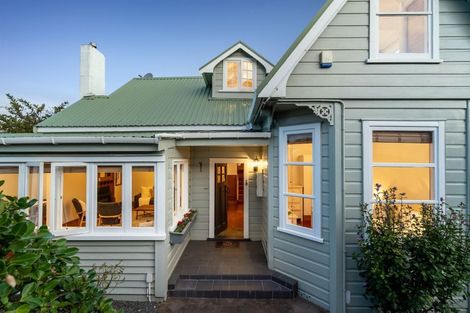 Photo of property in 28 Rangatira Road, Birkenhead, Auckland, 0626