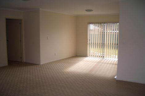 Photo of property in 5 Burton's Drive, Swanson, Auckland, 0614