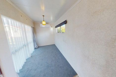 Photo of property in 6 Raglan Avenue, Cloverlea, Palmerston North, 4412