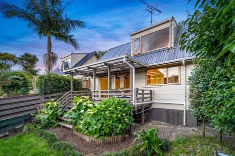 Photo of property in 1/143 Balmain Road, Birkenhead, Auckland, 0626