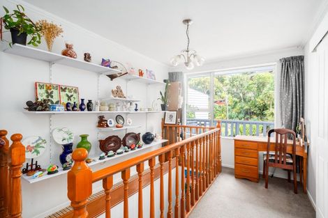 Photo of property in 4 Rokewa Way, Paparangi, Wellington, 6037