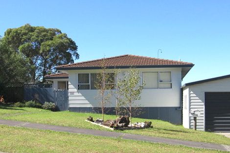Photo of property in 9 Sumich Place, West Harbour, Auckland, 0618