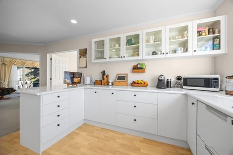 Photo of property in 46 Whiting Grove, West Harbour, Auckland, 0618