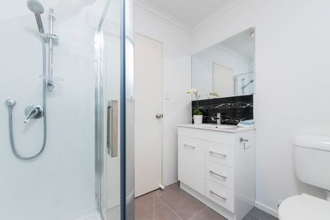 Photo of property in 2/43 Solveig Place, Randwick Park, Auckland, 2105