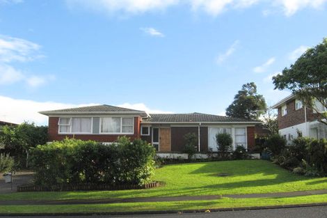 Photo of property in 17 Archmillen Avenue, Pakuranga Heights, Auckland, 2010
