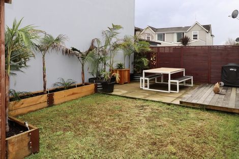 Photo of property in 11f Clearwater Cove, West Harbour, Auckland, 0618