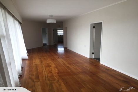 Photo of property in 104 Manawapou Road, Hawera, 4610