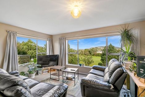 Photo of property in 15a Colchester Crescent, Newlands, Wellington, 6037