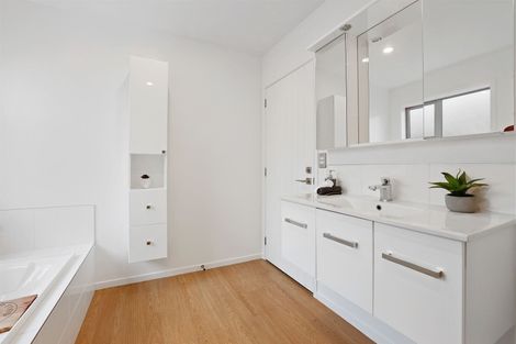 Photo of property in 6 Handley Crescent, Wigram, Christchurch, 8042