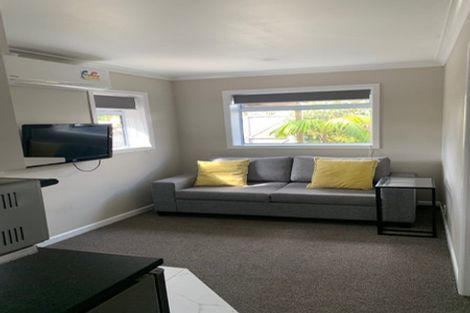 Photo of property in 7 Bishop Street, Green Bay, Auckland, 0604