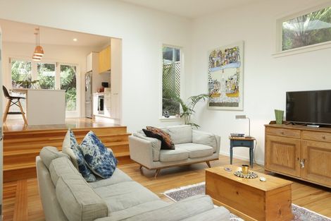 Photo of property in 18 Waima Crescent, Titirangi, Auckland, 0604