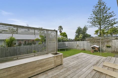 Photo of property in 1/2 Salem Place, Torbay, Auckland, 0630