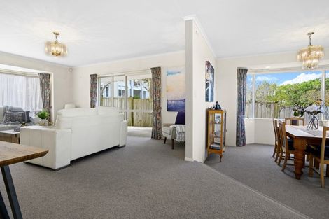 Photo of property in 1/33 Mellons Bay Road, Mellons Bay, Auckland, 2014