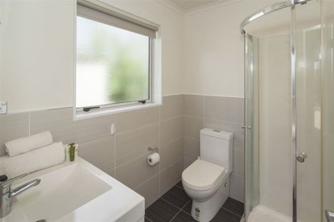 Photo of property in 106c Simpson Road, Henderson Valley, Auckland, 0614