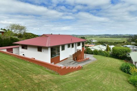 Photo of property in 16 Kaipara Crescent, Helensville, 0800