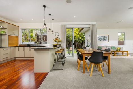 Photo of property in 23 George Deane Place, Greenhithe, Auckland, 0632